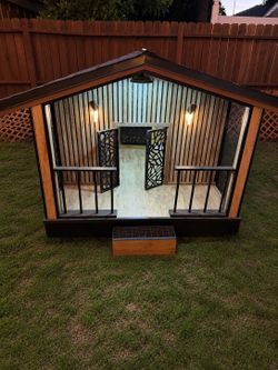 Dog House out side sizes 73-63-48, inside sizes 52-40-42
