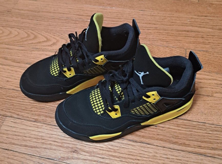 Jordan 4 Thunder