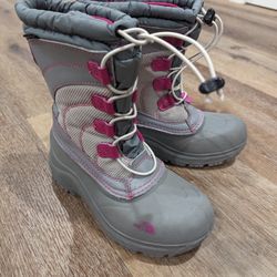 Snow boots pink sz 2