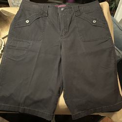 Ladies Size 10 Gloria Vanderbilt Black Stretch Shorts 