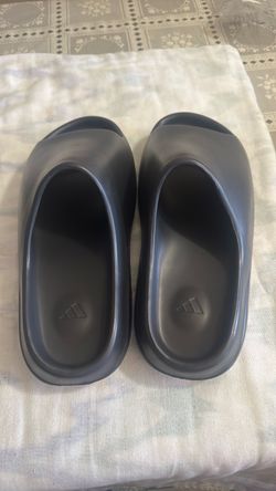 Adidas Yeezy Slide Dark Onyx size 12