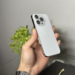 iPhone 14 Pro 256gb (Unlocked) Battery 77%