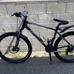 GIANT mountain bike (adult)