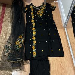 3 PCs Elegant Indian Outfit In Medium Size.