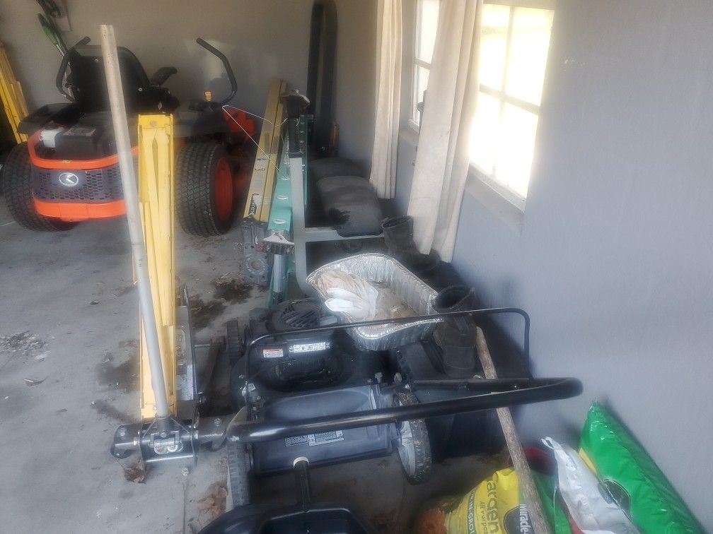 Push Mower Briggs , Make an Offer On ?