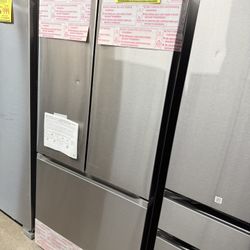 30IN WIDE FRENCH DOOR WITH WATER AND ICE FRIDGE 