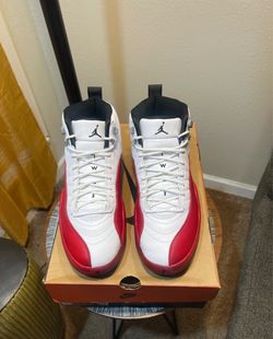 Men’s  Sneakers  Jordans …. Nikes sz.11