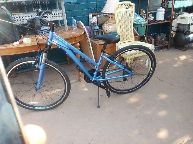 Schwinn 28in Womens Bike 