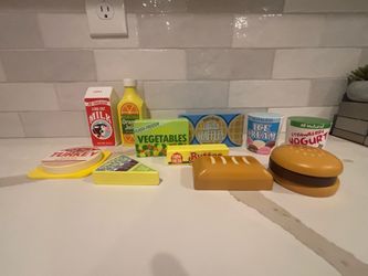 Melissa & Doug Wooden Fridge Food Set of play food items