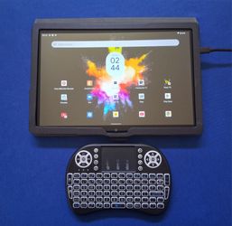 New 10 Inch Entertainment Tablet with Wireless Mousepad And Keyboard Includes Movie And TV Show Apps