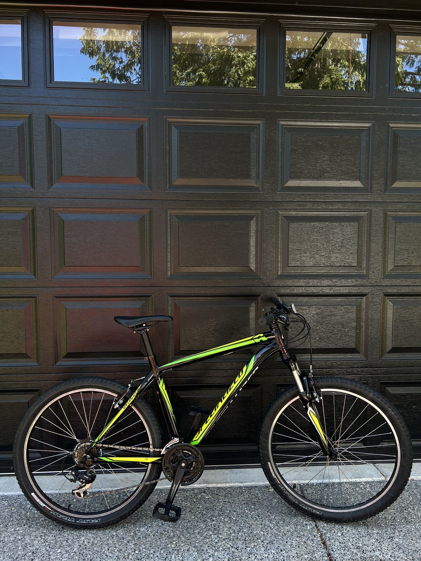 Specialized Hardrock Mountain Bike 26”