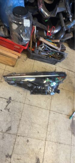 2022-25 Toyota Corolla cross left headlight