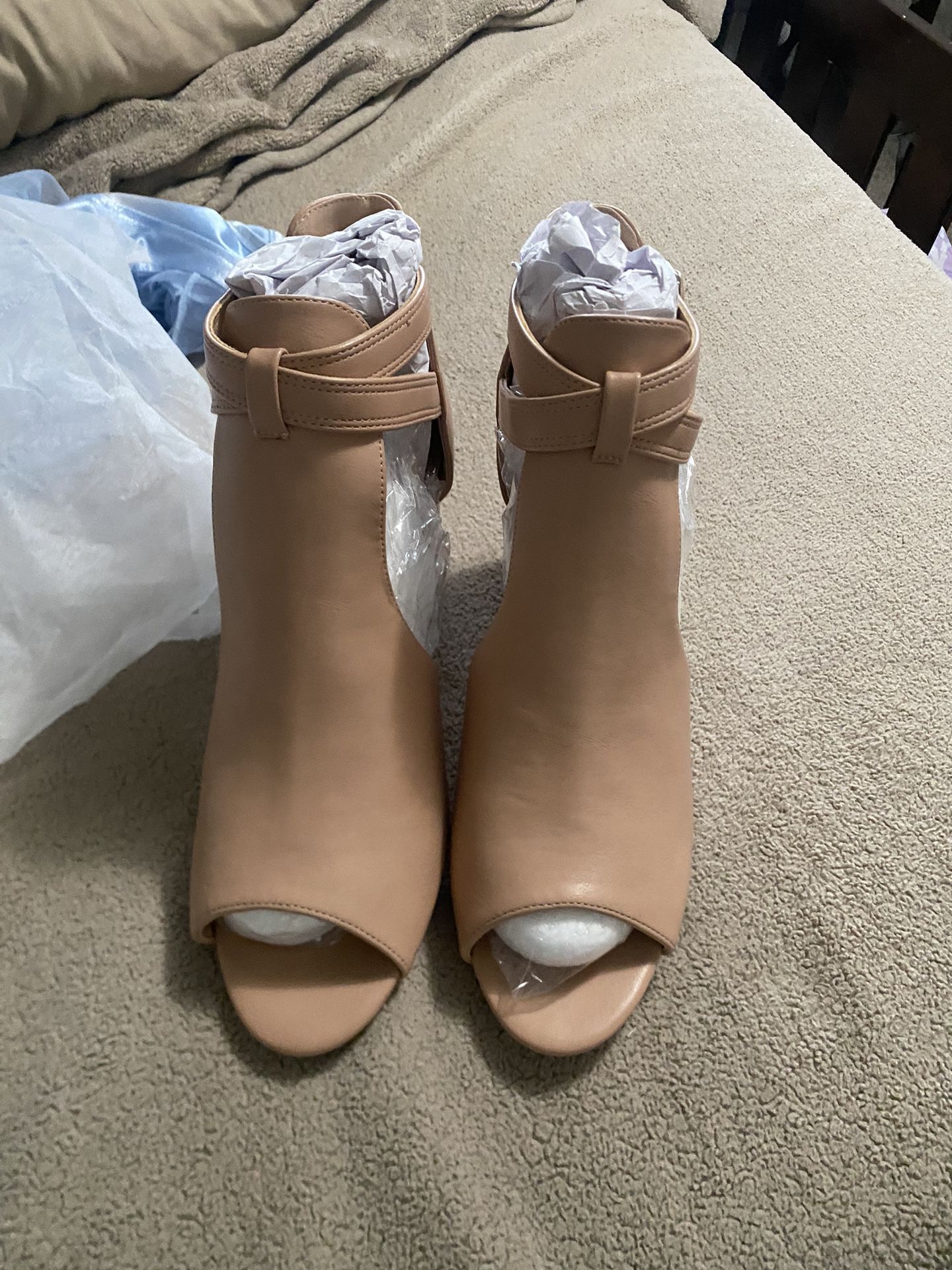 Nude/khaki Booties