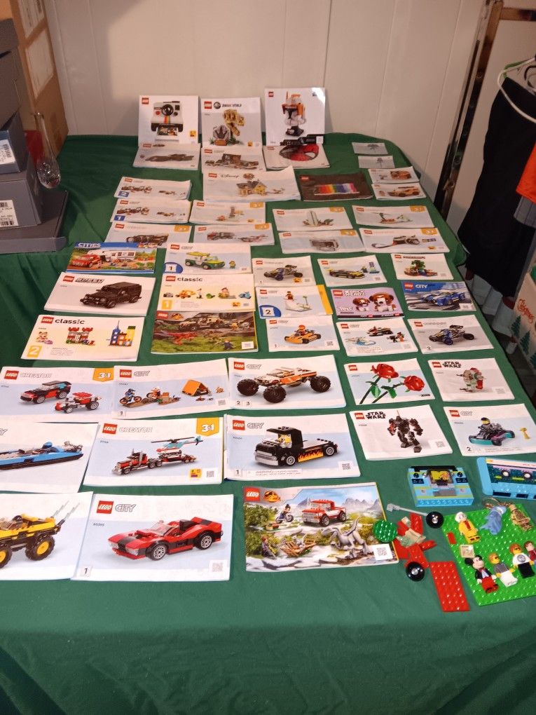 Lego Instruction Booklets /Characters 