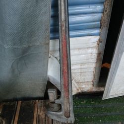 Toledo 30 "  Aluminum Pipe Wrench 