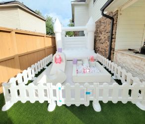 Soft play bounce house