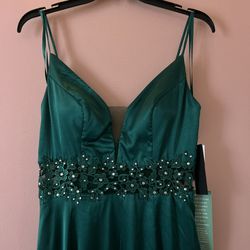 Laced Emerald Green Prom/Formal Dress Size: 7