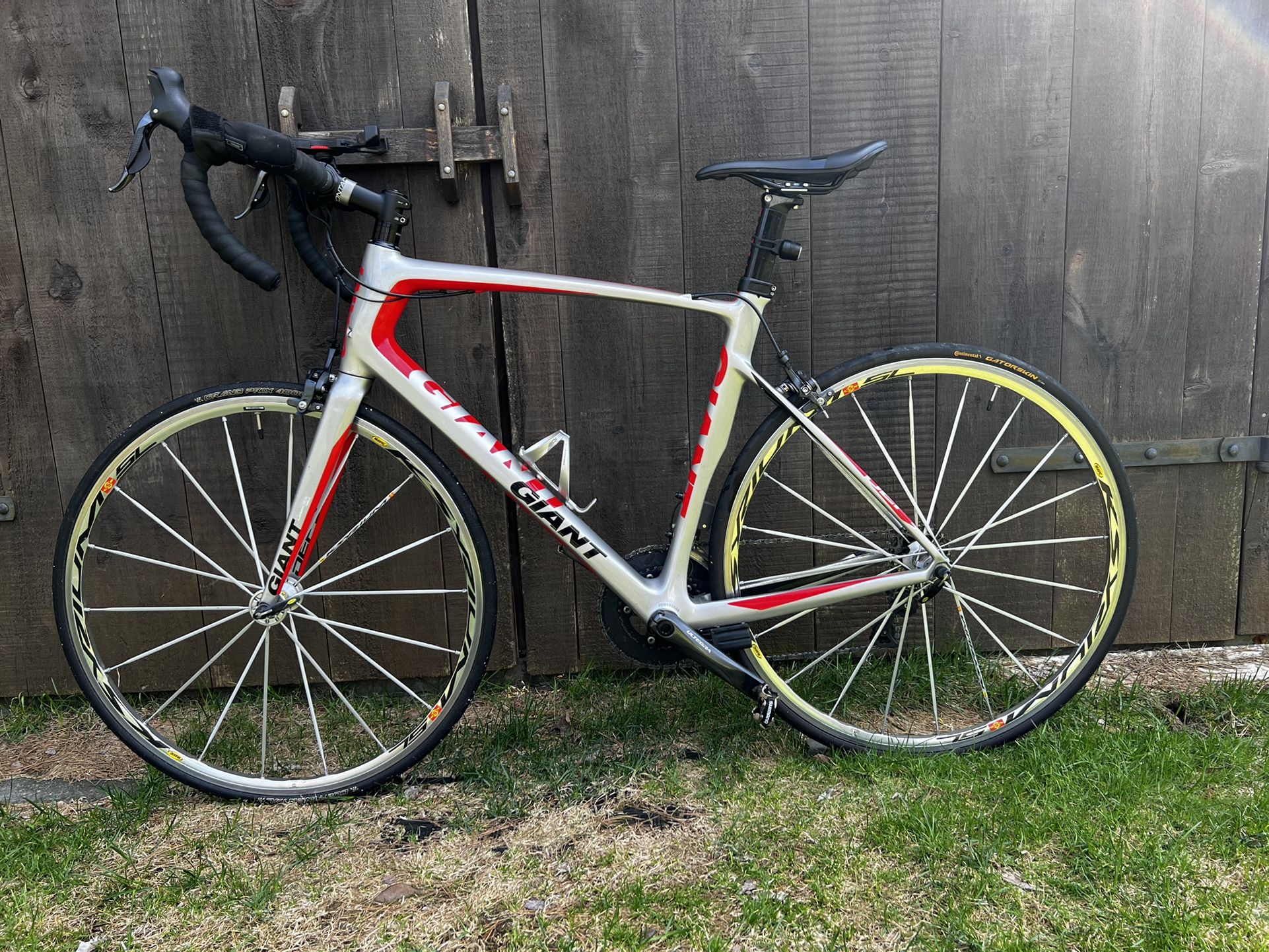 Giant Defy Carbon fiber 56 With Electric Gears