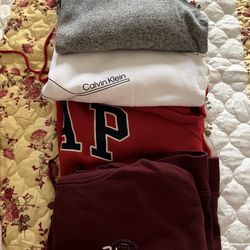 Ropa de adulto y ropa de niña