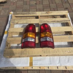 99 07 chevy silverado Tail Light Good Condition
