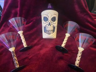 Halloween Martini Shaker & Martini Glasses (Plastic)