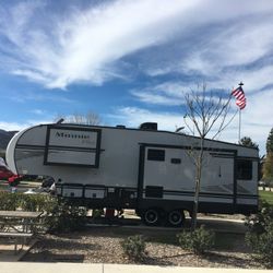 2019 Winnebago Minnie Plus 27RLTS