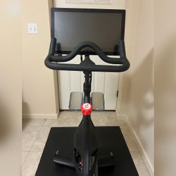 Peloton Bike - Like New – Glen Cove, NY
