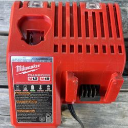 Milwaukee 18v /12v Charger
