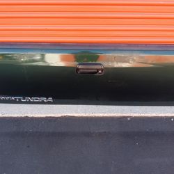 00-2006 Toyota Tundra Complete Tailgate With Accessories OEM. 