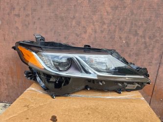 CAMRY 2018 2019 2020 PASSENGER HEADLIGHT OEM