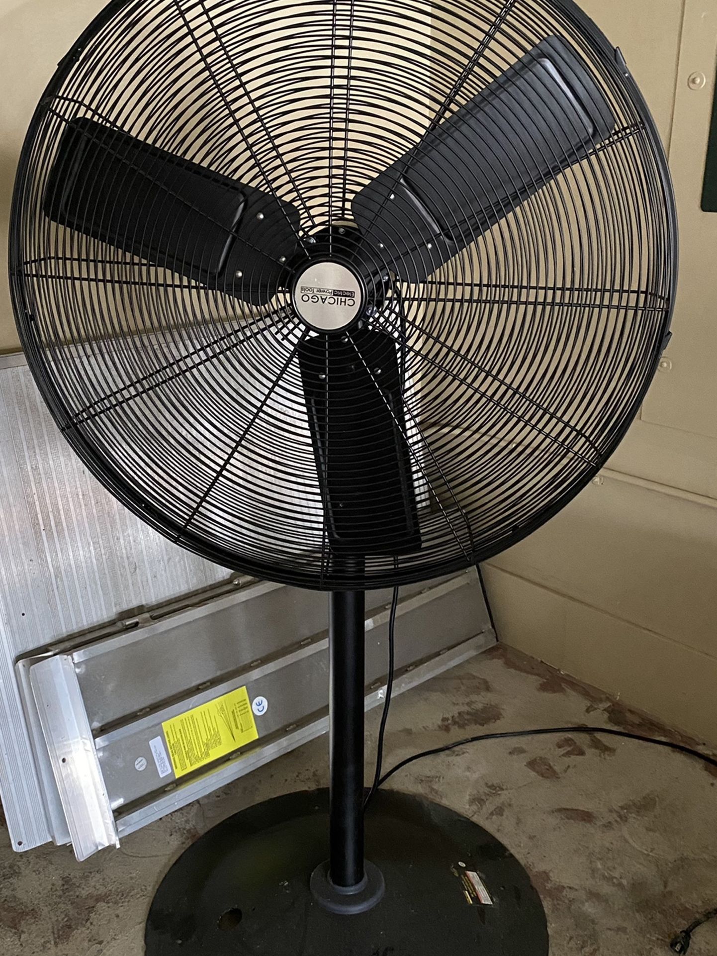 30” Pedestal High Velocity Shop Fan for Sale in Cleveland, OH OfferUp
