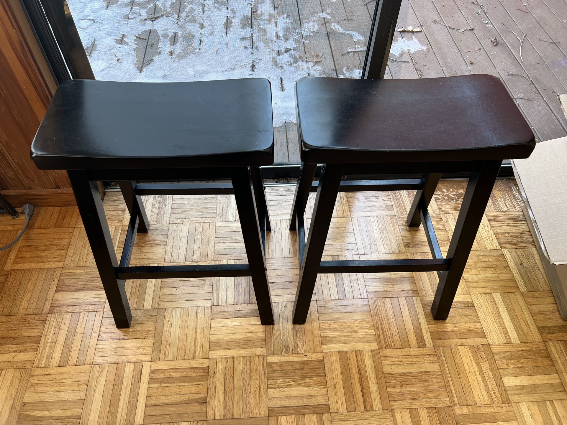4 Saddle Seat Counter Stools