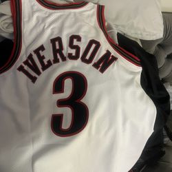Classics Allen Iverson #3 – Philadelphia 76ers White Jersey (2000 Era) Size: Large (L) Brand new with tags ✅ 100% authentic – NOT a replica  This is t