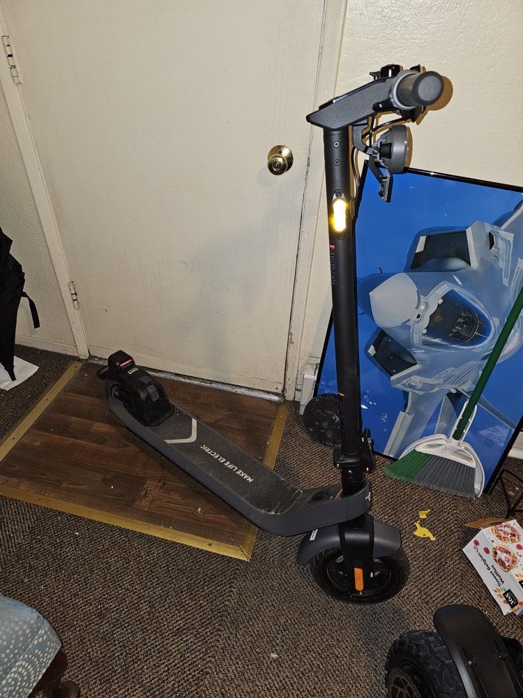 NIU KQi2 Electric Scooter