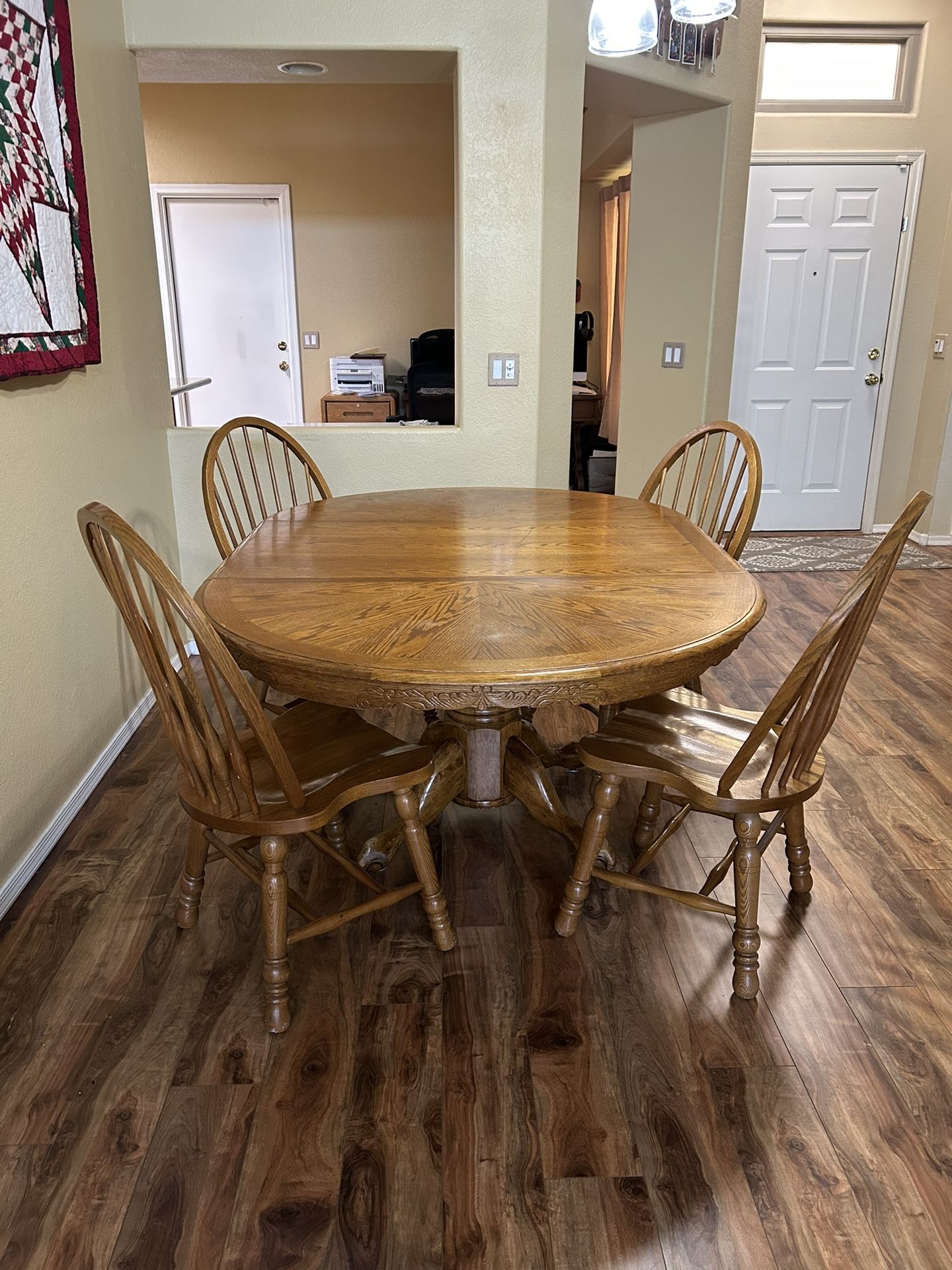 Dining Table And 4 Chairs.