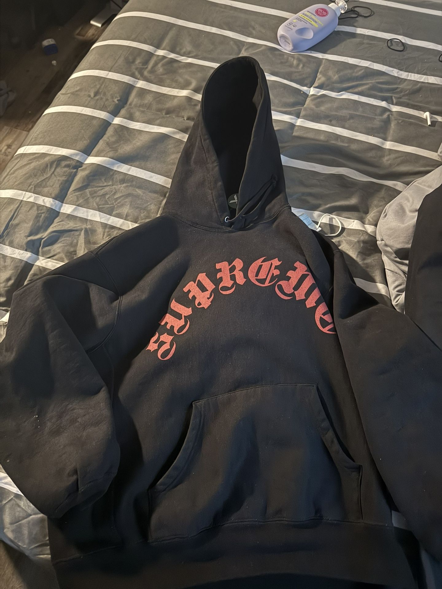 Supreme hoodie