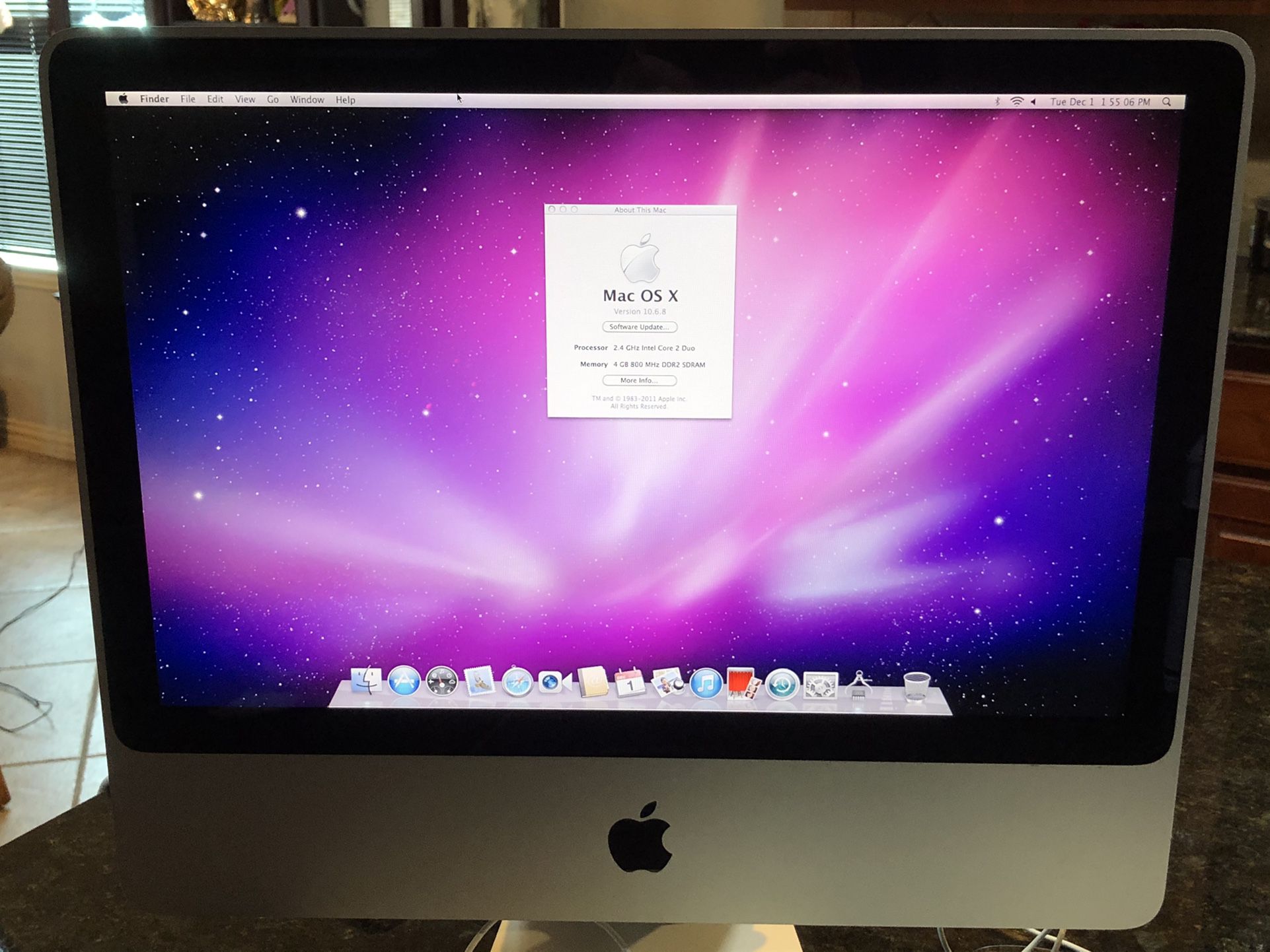 Apple iMac 20 In 2.4 GHz Intel Core 2 Duo 4GB Memory. Includes Keyboard And Mouse