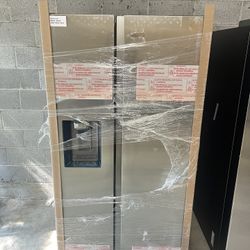 BRAND NEW SAMSUNG REFRIGERATOR 