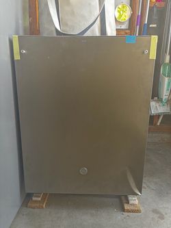 GE Dishwasher Stainless Steel Dented In Front & Side