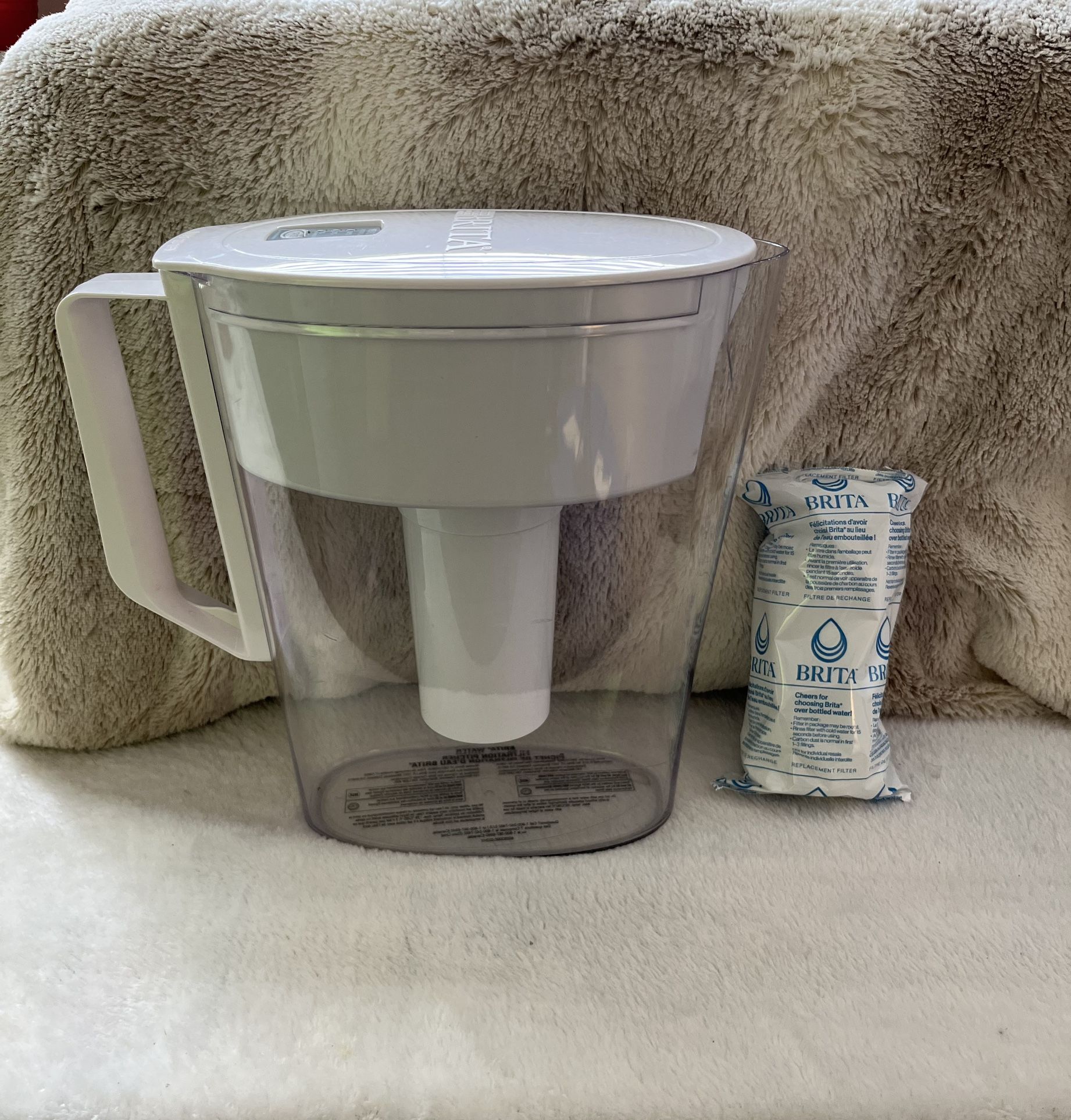 Brita SOHO Water Pitcher - White 6 Cups Model OB11/OB03 Two Filters
