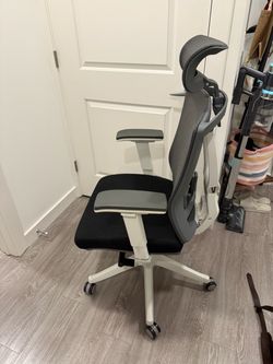 Autonomous ErgoChair Pro – Headrest Bracket Cracked, Otherwise Works Great