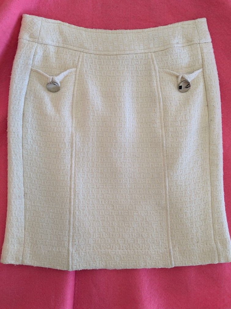 Banana Republic Size 0 Petite Cream Colored Pencil Shirt