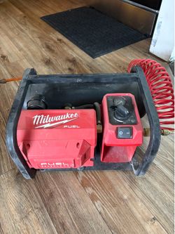 Milwaukee M18 FUEL 2 Gallon Compact Quiet Compressor (2840-20) — Tool Only