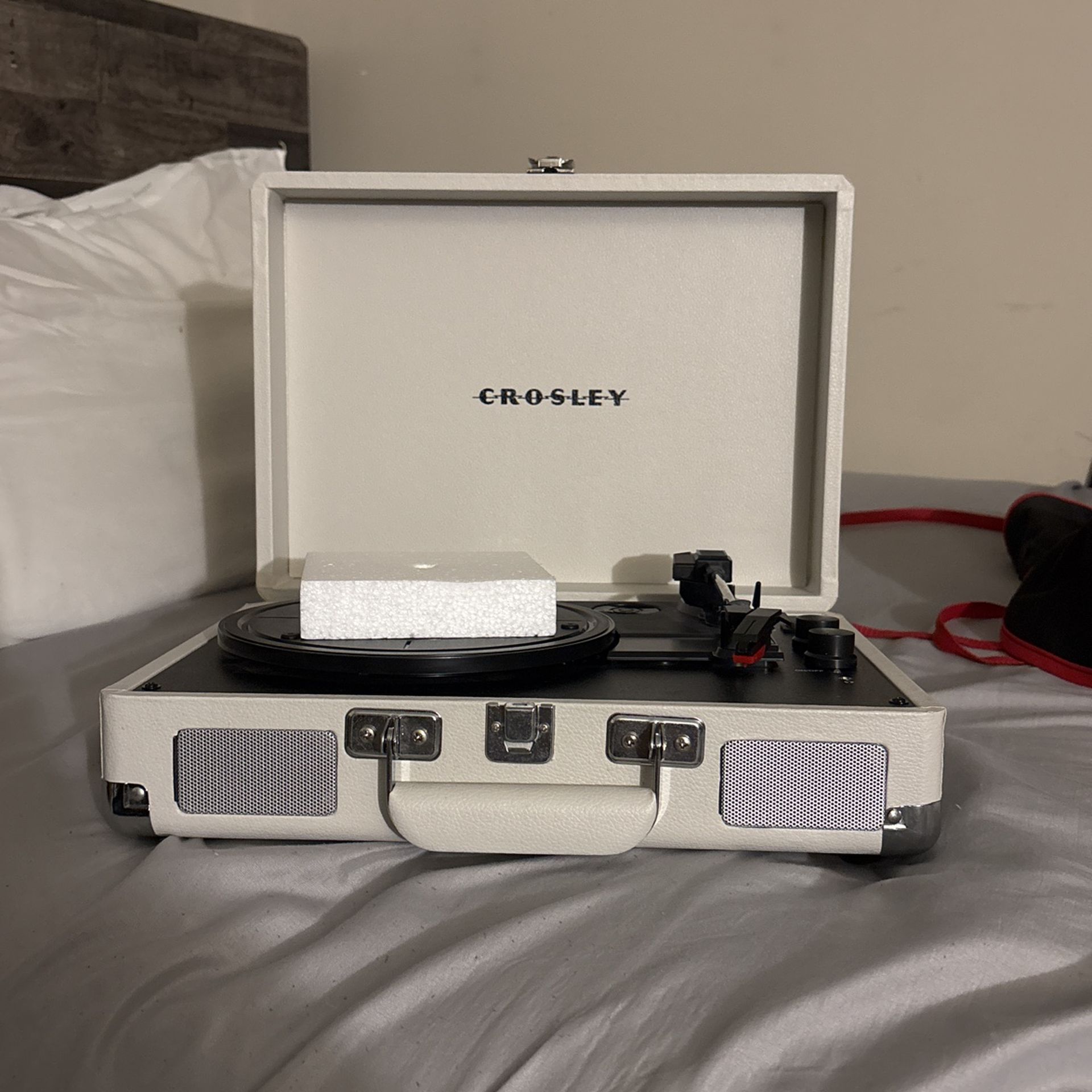 Vinyl - With Bluetooth And Built In Speakers + Two Vinyl Sets