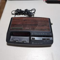 GE 7-4621A FM/AM Clock Radio 