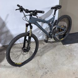 Specialized StuntJumper Mountain Bike