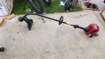 Troy-Bilt 25cc 2-Cycle Curved Shaft String Trimmer, TB25CB