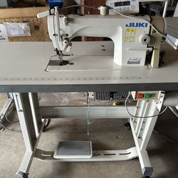 Sewing Machine Juky