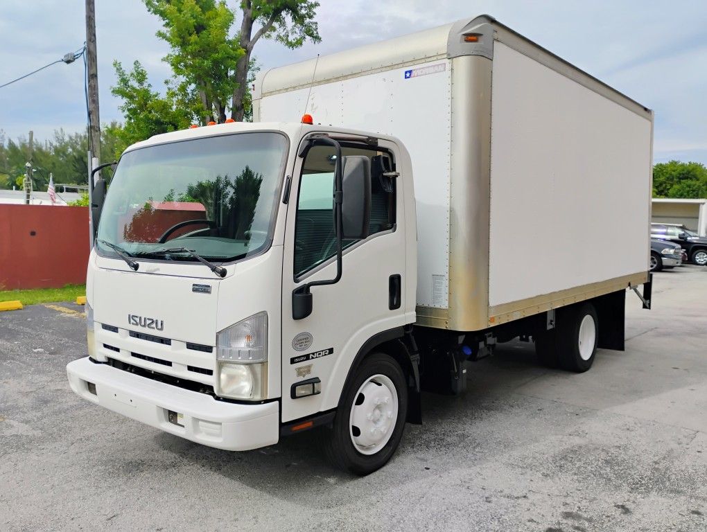2012 ISUZU NQR BOX TRUCK 14' FT. LIFGATE.