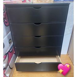 Dresser No Knobs 